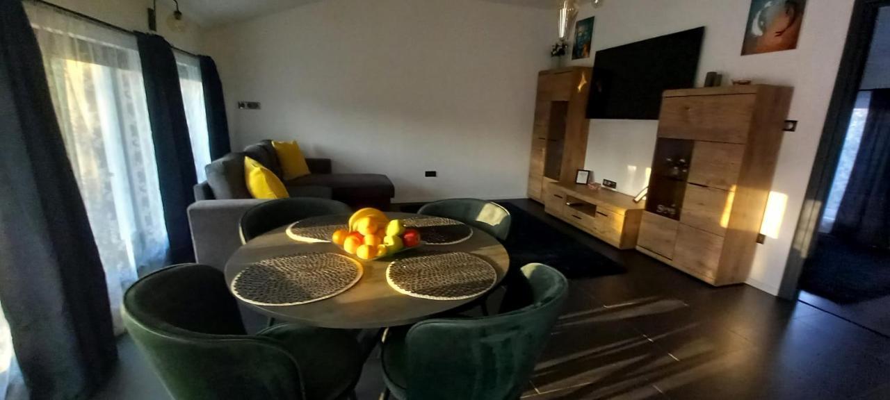 Airportone Apartment Вечеш Екстериор снимка