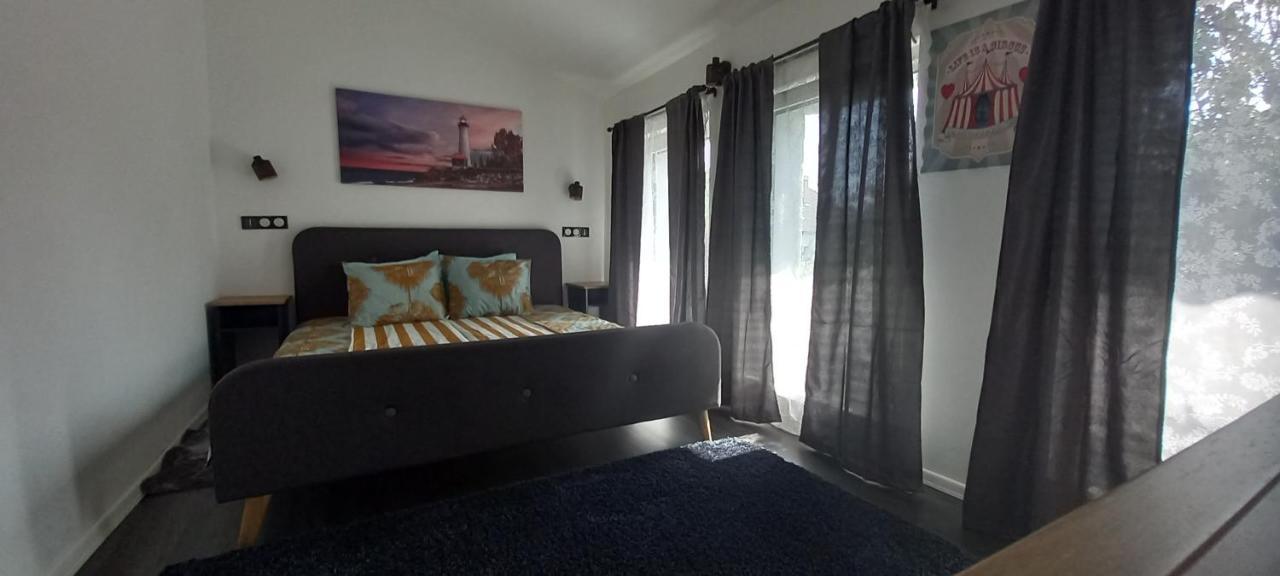 Airportone Apartment Вечеш Екстериор снимка