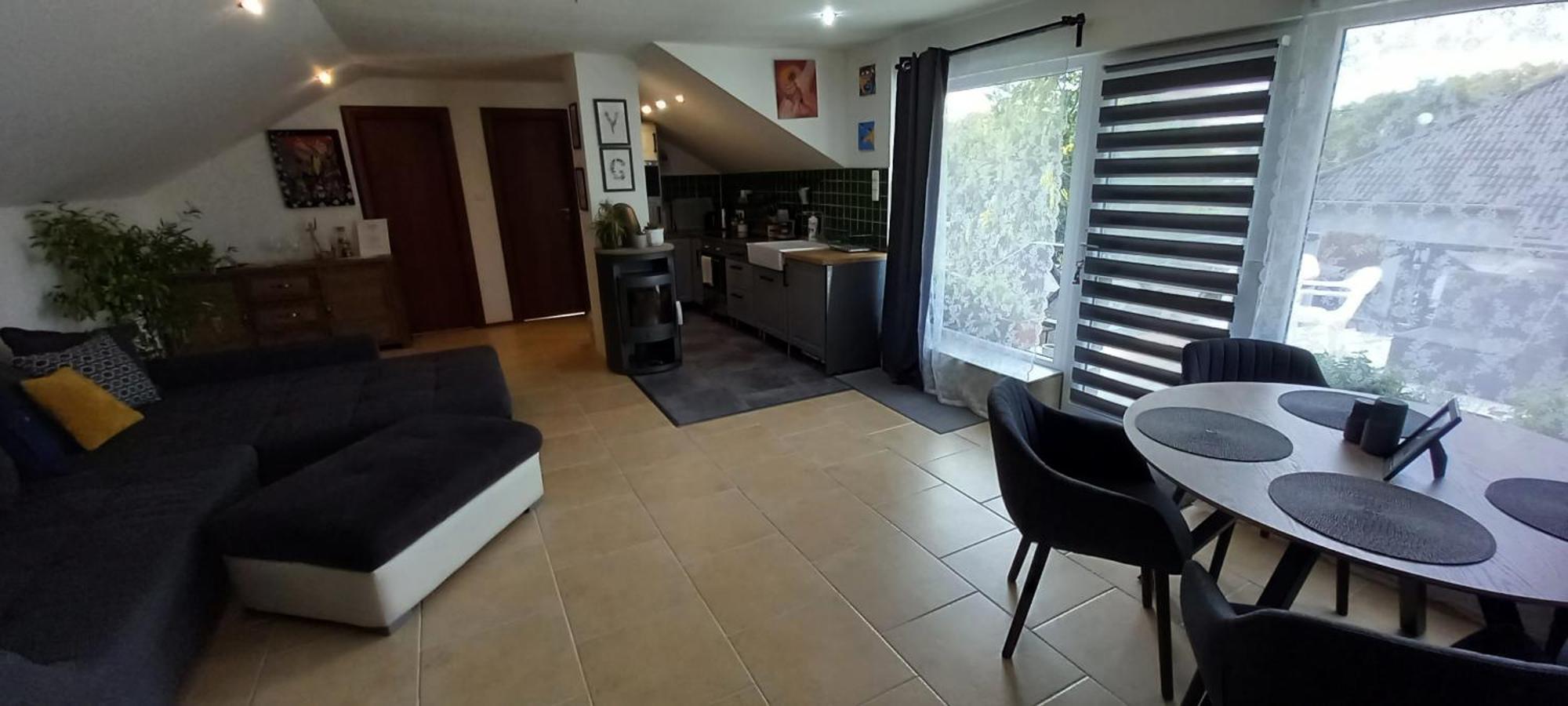 Airportone Apartment Вечеш Екстериор снимка