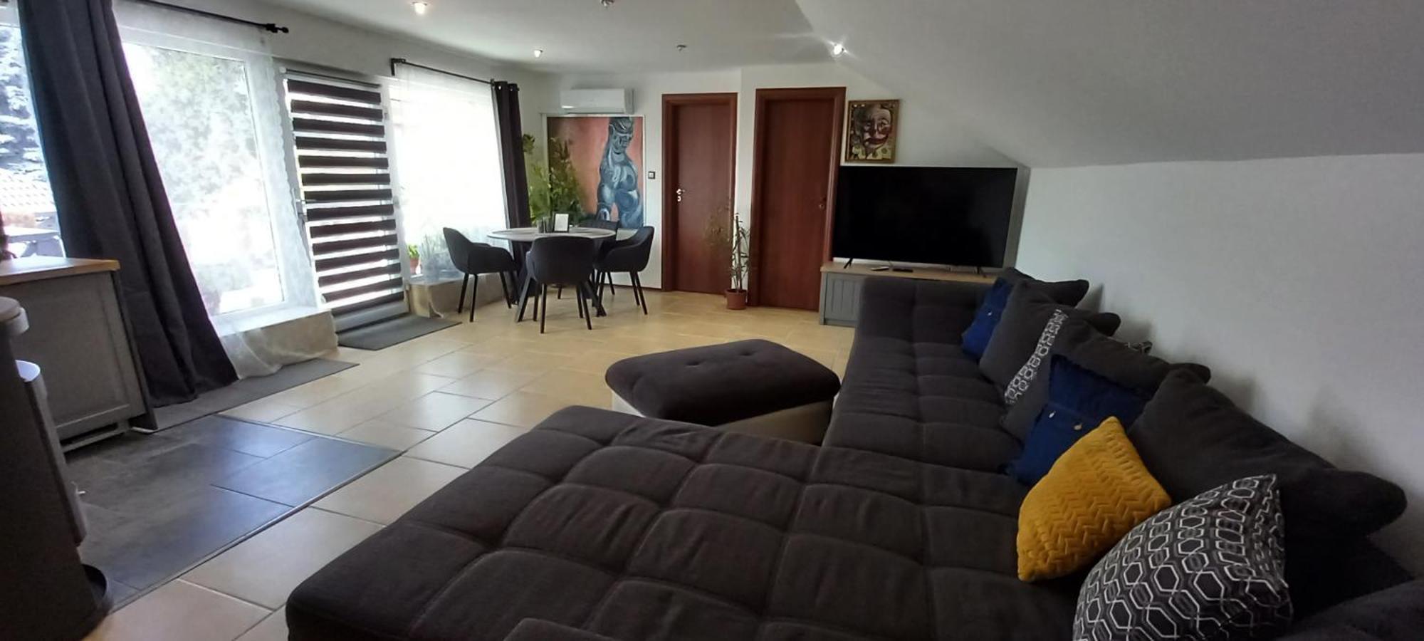 Airportone Apartment Вечеш Екстериор снимка